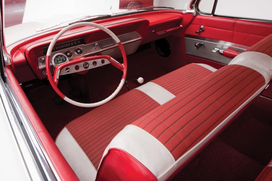 Интерьер Chevrolet Impala SS 409 1961 года  (фото 23 из 30)
